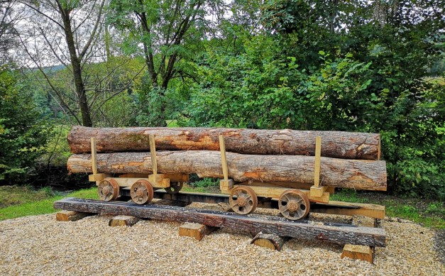 Zgodovinska gozdna železnica v Radečah z muzejem in originalnimi vagoni iz preteklosti