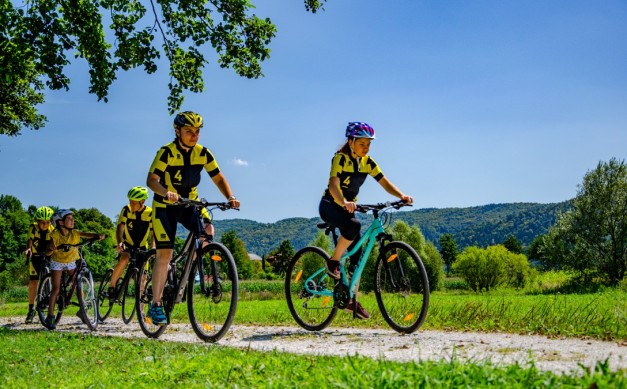 Izposoja električnih koles v TIC Savus Radeče za raziskovanje kolesarskih poti ob Savi